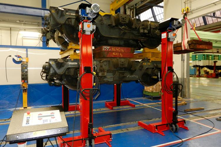 Sollevatori per carrelli