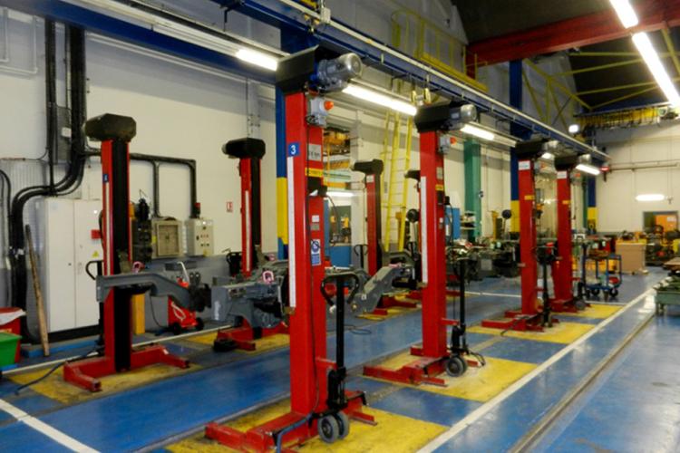 Sollevatori per carrelli